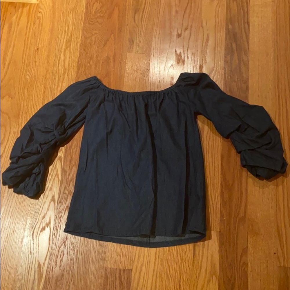 Off-the-shoulder super cute top!!